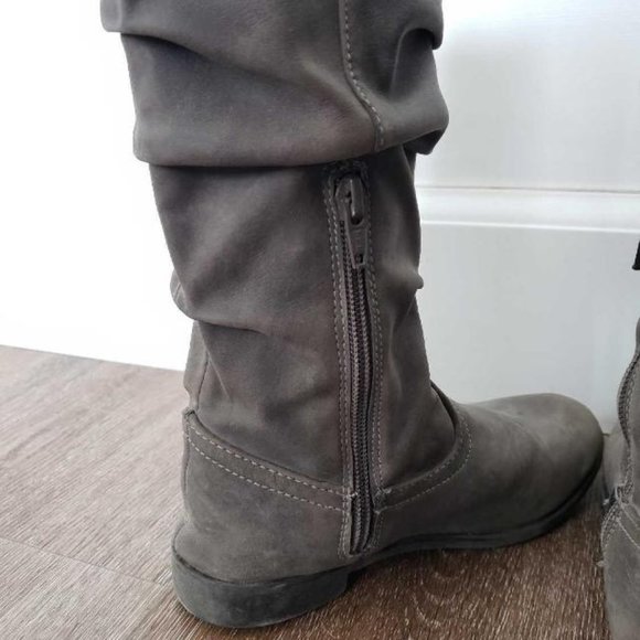 3/$20 Children's Place Girls Grey Slouch Faux Suede Tall Boots sz 1 dressy boots - Picture 3 of 5